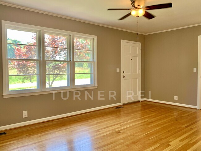 Living Room - 85 Parkertown Rd