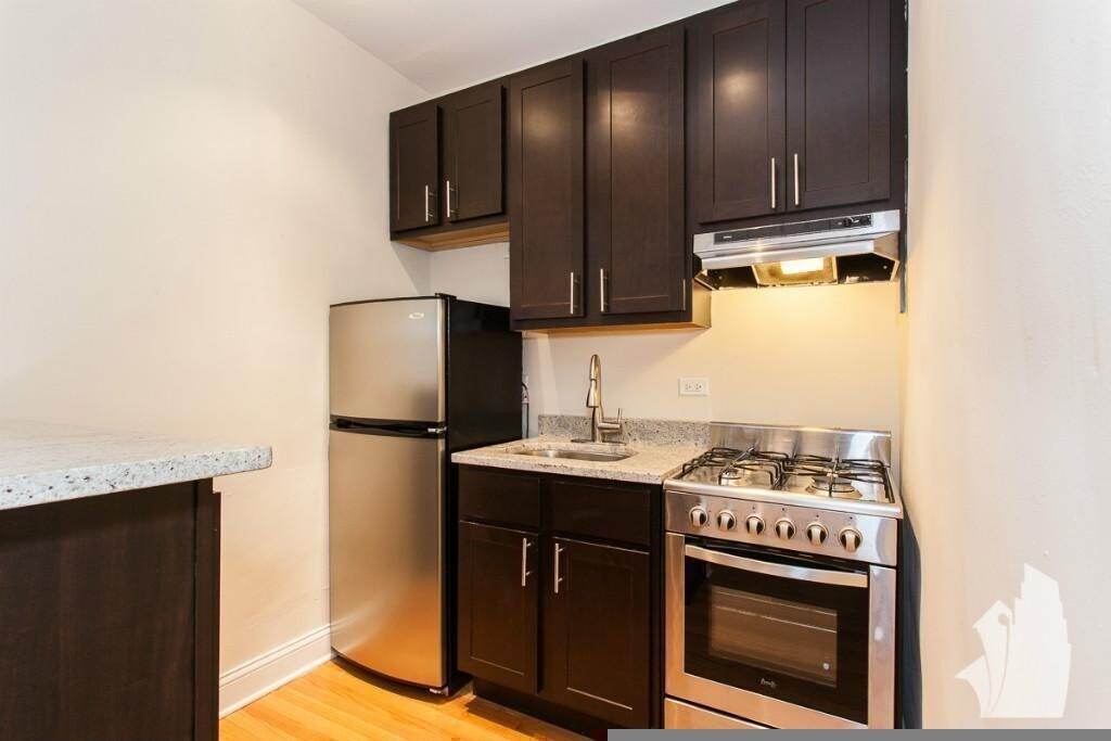 Building Photo - 4614 N Paulina St