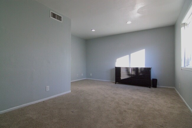 Building Photo - 8806 Haskell Ave