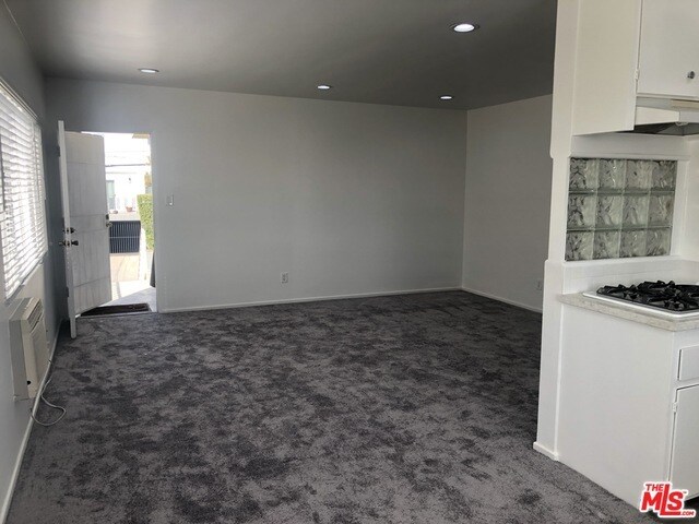 Building Photo - 744 Pier Ave