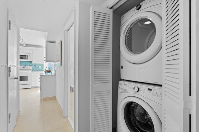 Building Photo - 881 Ocean Dr