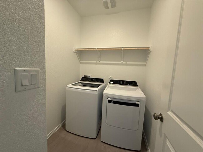 Building Photo - 203 Herald Dr