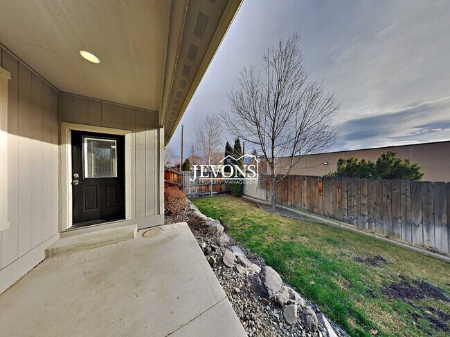 Building Photo - $500 off your first month’s rent!