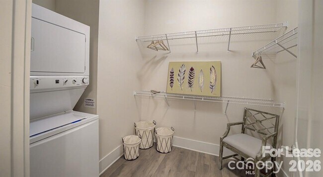 Building Photo - 16408 Holly Crest Ln