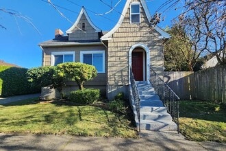 Building Photo - 1307 N Proctor St