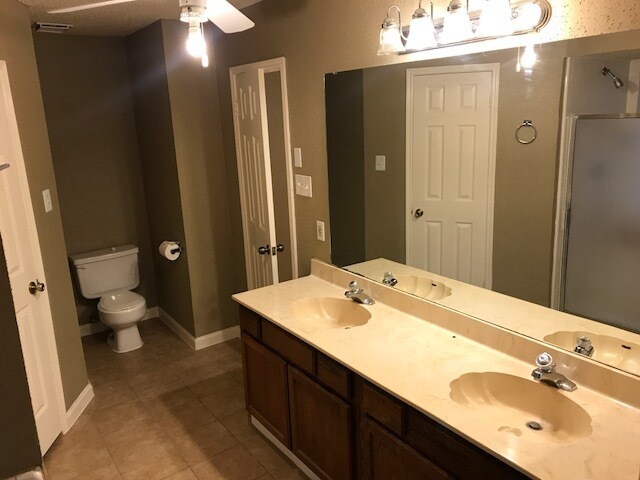 Building Photo - 15422 Wildwood Lake Dr