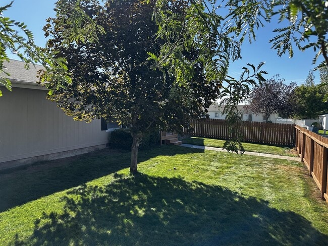 Building Photo - 1507 Erin Way