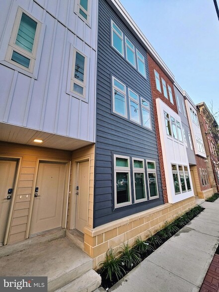 Building Photo - 200 Hamilton Ave