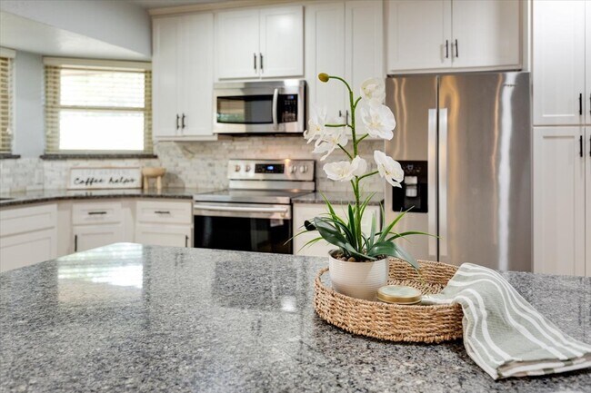 Building Photo - 2508 NE Turtle Creek Dr