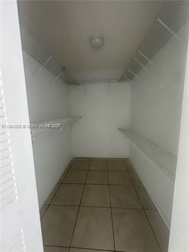 Building Photo - 9375 Fontainebleau Blvd