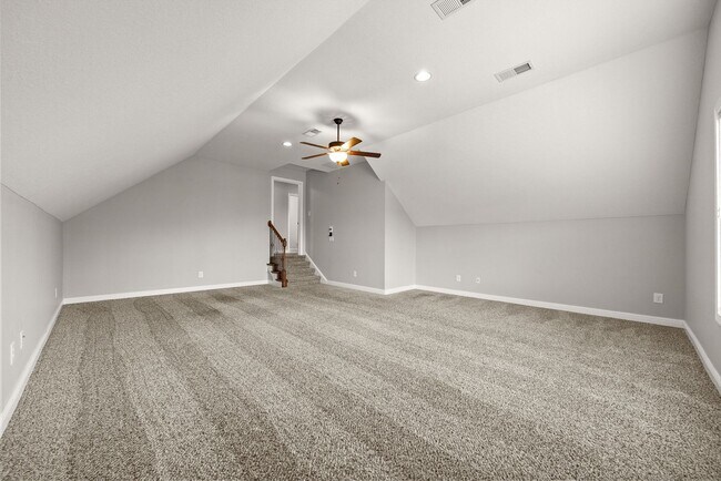 Building Photo - Pet Friendly Four Bedroom with Bonus!