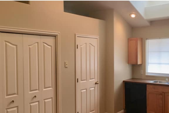 Building Photo - 540 E 450 N
