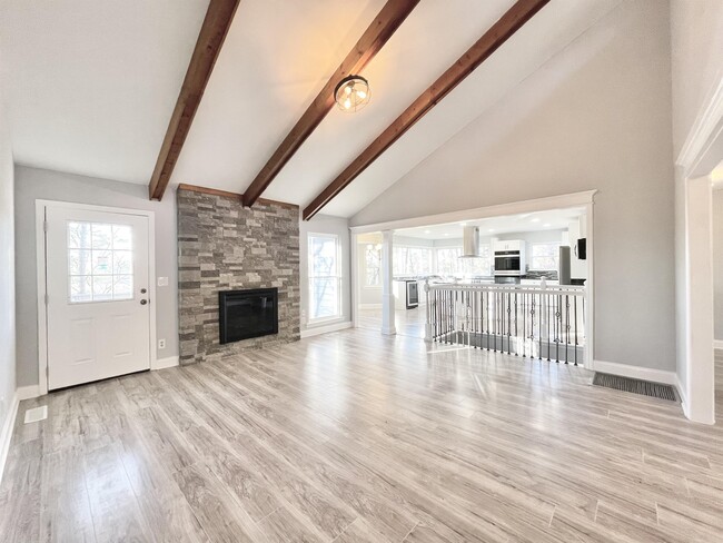 Building Photo - 555 Benson Dr
