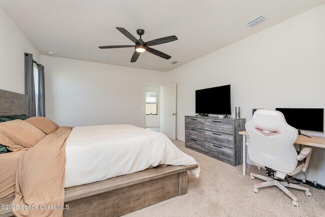 Building Photo - 943 Remington Green Dr SE