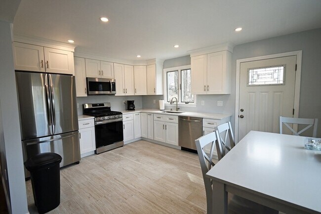 Building Photo - 241 Argilla Rd