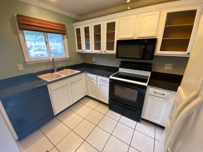 Building Photo - Charming 2-Bedroom Townhome in Glades Community!