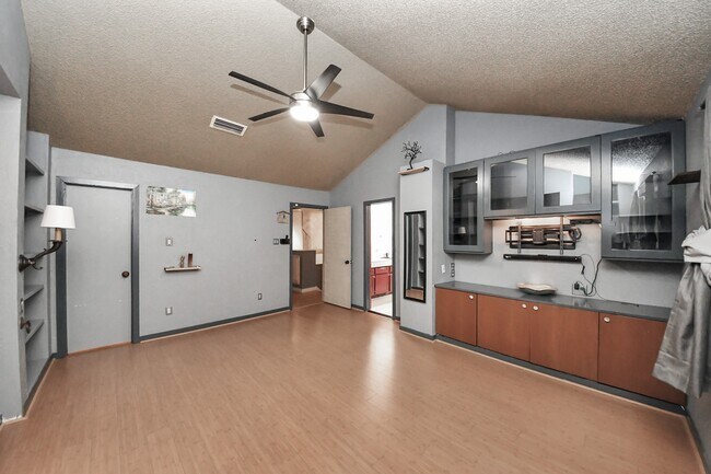 Building Photo - 7877 Kendalia Dr