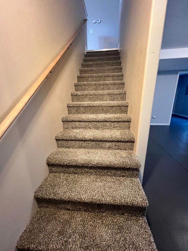 Building Photo - "Beautiful 4 Bedroom House For Rent" - Not furnished