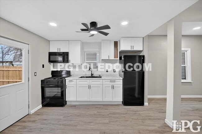 Building Photo - 2025 Caledonia St