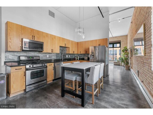 Building Photo - 404 N Washington Ave