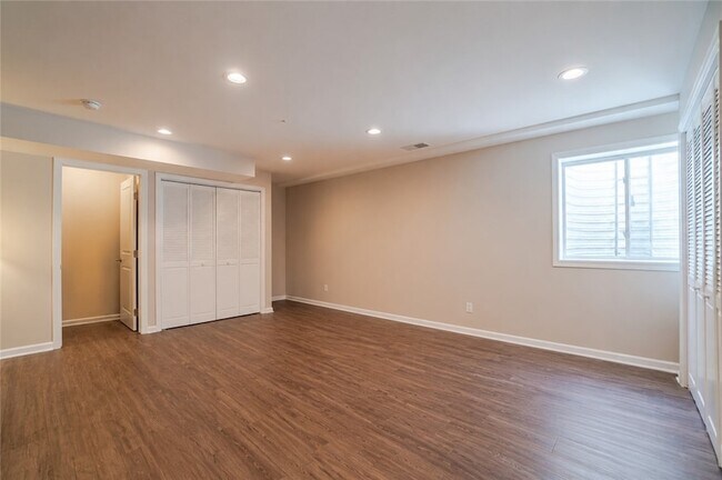 Building Photo - 248 Broadstone Dr