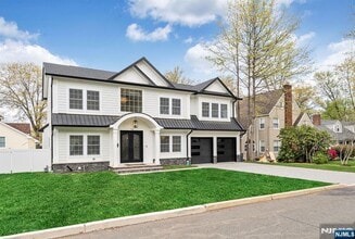 Building Photo - 765 6th Ave