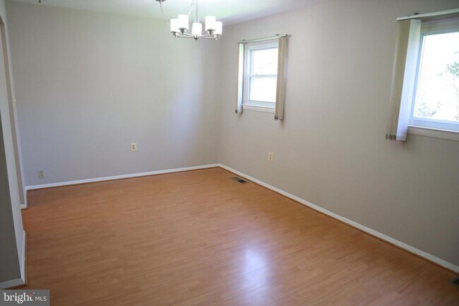 Building Photo - 910 Allan Rd