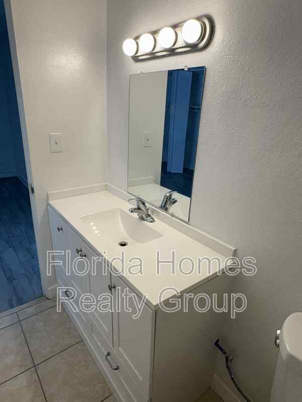 Building Photo - 1830 Maravilla Ave