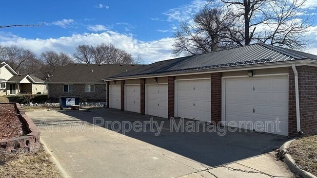 Building Photo - 1660 Swanson Dr