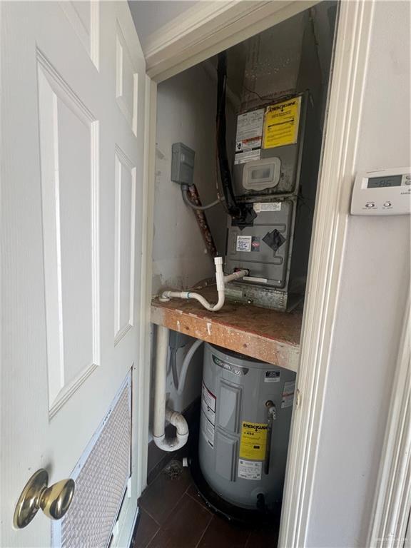 Building Photo - 13 Thompson Rd