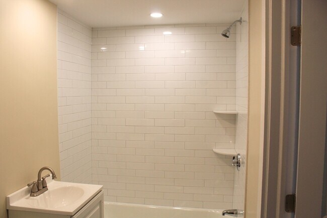 Building Photo - 78 Endicott St
