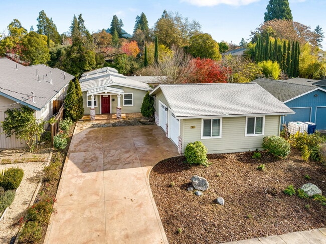 Building Photo - 824 Prince Ave