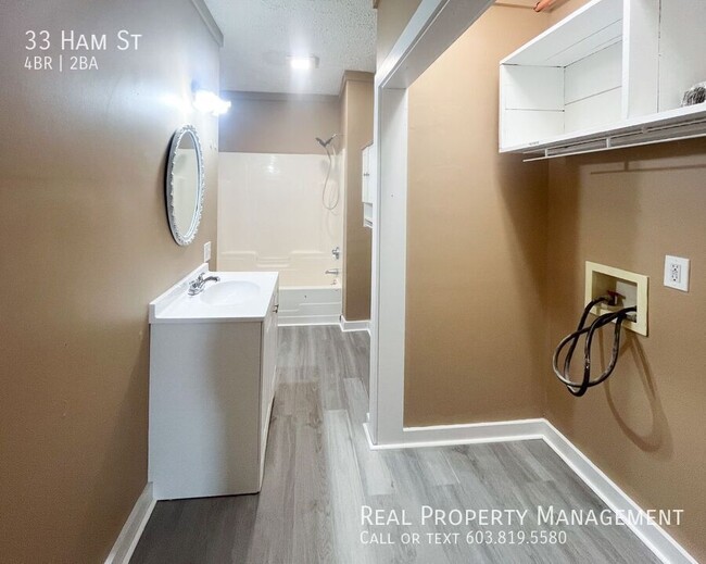 Building Photo - Spacious 4-Bedroom Apartment with Modern U...