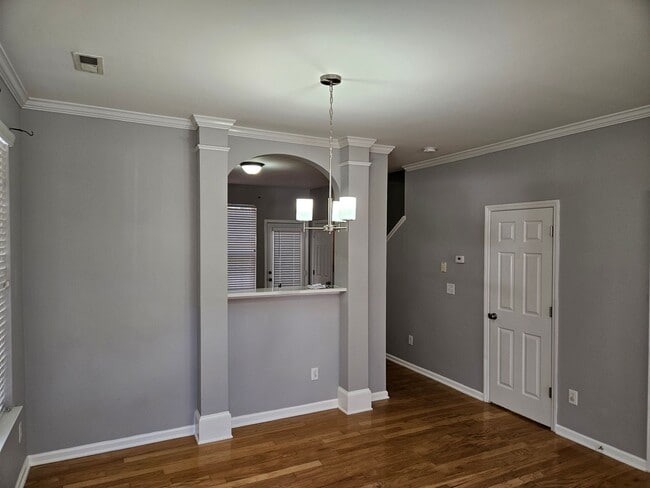 Building Photo - Charming 2br/2.5ba in Delta Lake, end unit townhome! Available now!
