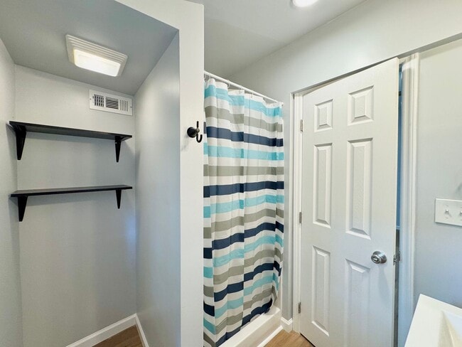 Building Photo - Your search ends here! Rent today!!