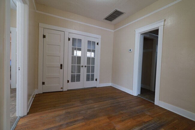 Building Photo - 1 month free rent move in promotion! VINTA...
