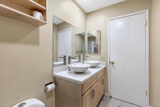Building Photo - 40307 San Sebastian Pl
