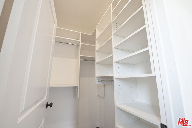 Building Photo - 831 S Curson Ave