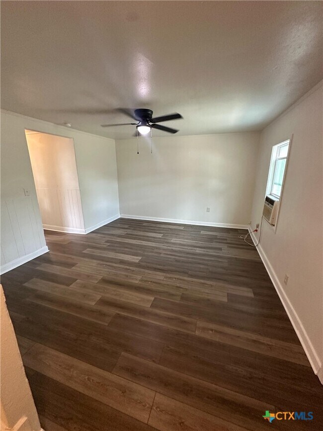 Building Photo - 1204 E Warren Ave