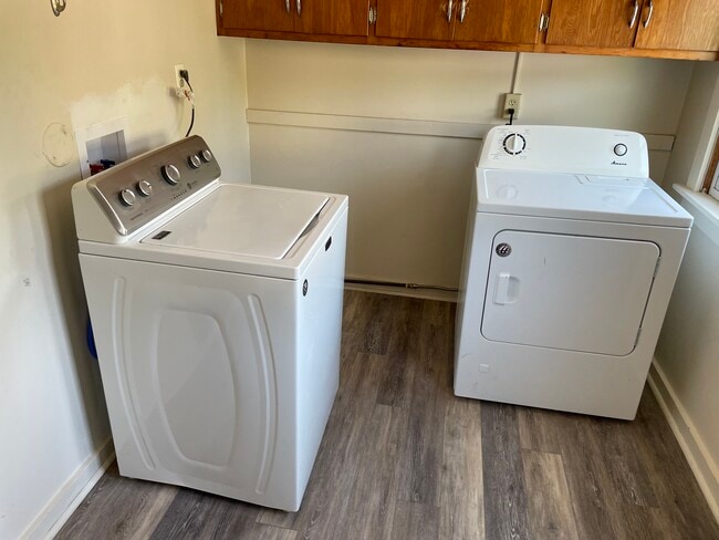 Building Photo - 159 Kendall Ave