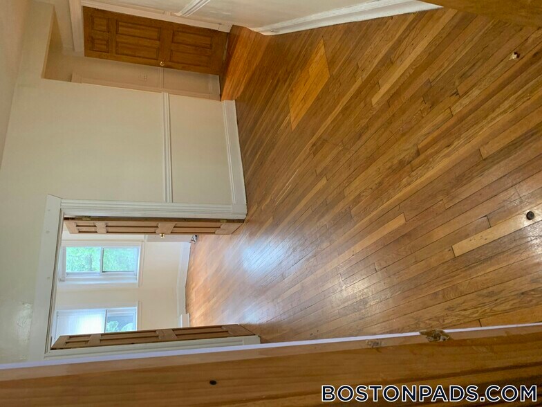 Building Photo - 360 Riverway