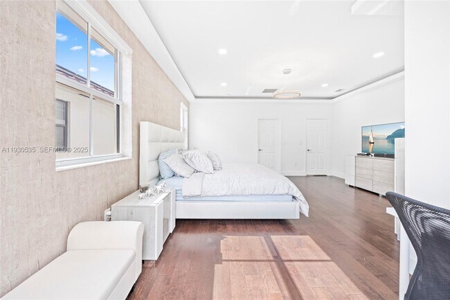 Building Photo - 6933 NW 104th Ct