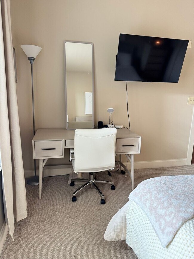 Building Photo - CityView at Riverwalk - Available January 2026! Gorgeous UNFURNISHED 2 bed/w 2 bath (both ensuite...