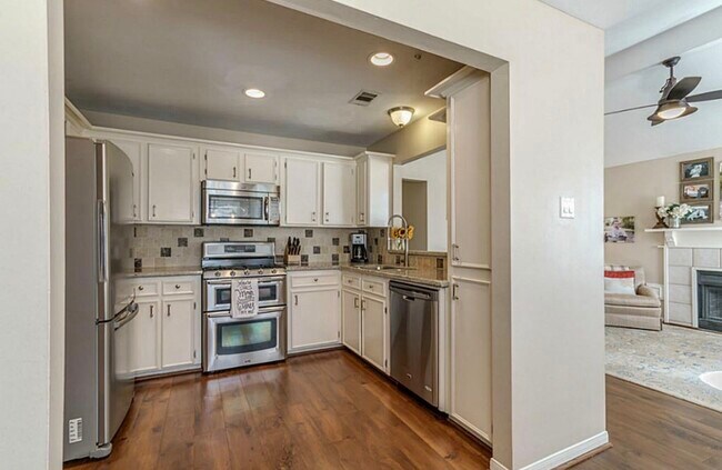 Building Photo - 28 Fallenstone Dr