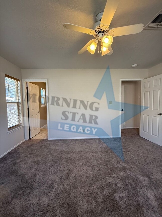Building Photo - Roadrunner area! LOVELY two bedroom home.