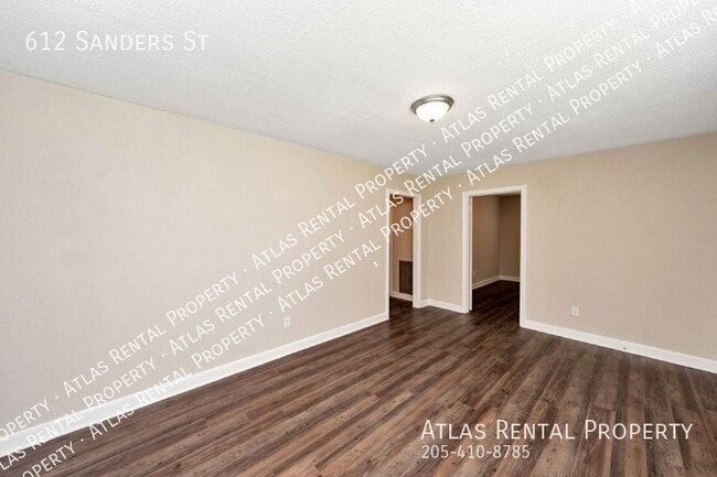 Building Photo - 612 Sanders St