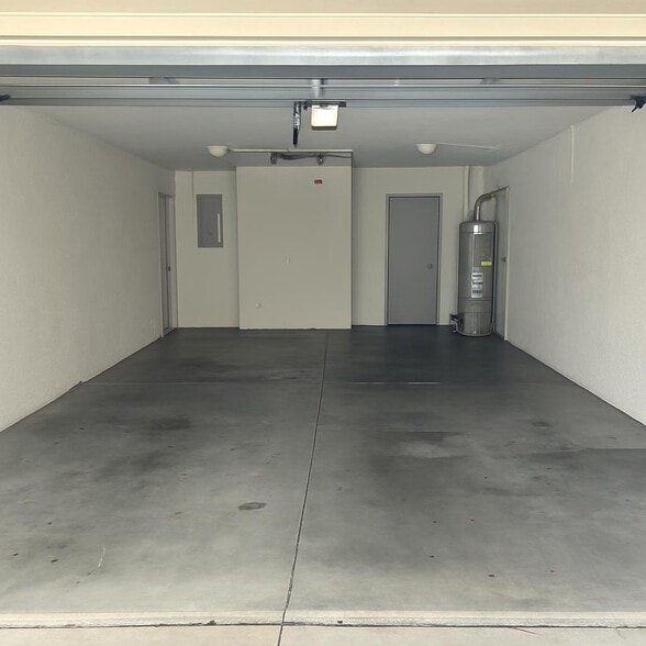 Building Photo - 711 SE 12th Ct