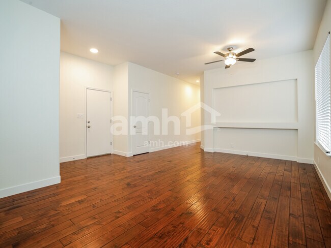 Building Photo - 6750 Diamond Glen Dr