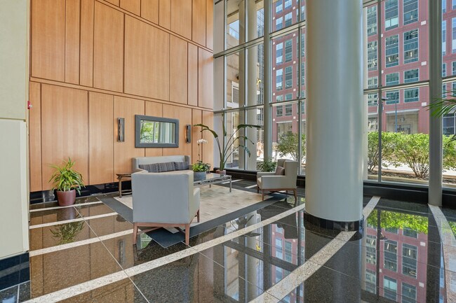 Building Photo - 345 N La Salle Dr