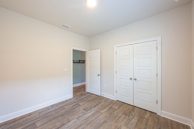 Building Photo - 32667 Revere Dr